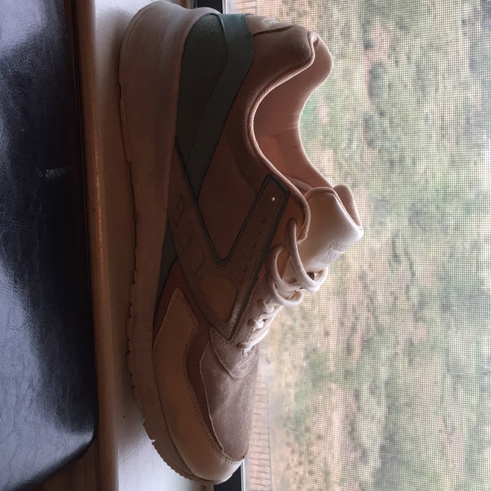 Pink dolphin men’s shoes